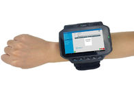 Hände geben schroffen Barcode-Scanner-Leser des mobilen Computer-1D 2D Bluetooth frei